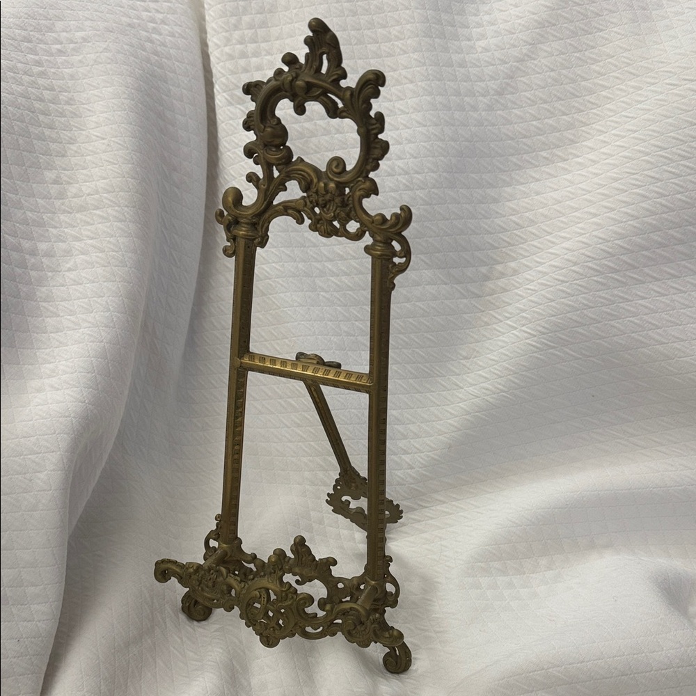 Vintage Rococo Style Brass Easel Stand 13”x5.5” Excellent condition